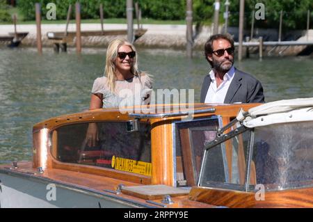 Eleonora Daniele mit Ehemann Giulio Tassoni BEI der Ankunft am Pier des Hotels Excelsior auf der Biennale di Venezia 2023 / 80. Filmfestspiele von Venedig. Venedig, 05.09.2023 Banque D'Images