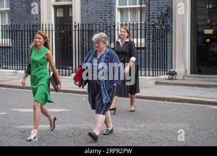 Downing Street, Londres, Royaume-Uni. 5 septembre 2023. Lucy Frazer, Thérèse Coffey et Victoria Prentis quittent Downing Street après une réunion hebdomadaire du Cabinet. Crédit : Malcolm Park/Alamy Live News Banque D'Images