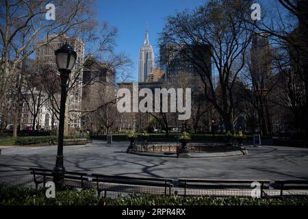 200327 -- NEW YORK, le 27 mars 2020 -- Madison Square Park est vu vide à New York, aux États-Unis, le 26 mars 2020. Les États-Unis ont signalé 82 404 cas confirmés de COVID-19 à 6 h, heure de l’est des États-Unis, jeudi 2200 h GMT, selon le Center for Systems Science and Engineering CSSE de l’Université Johns Hopkins. Les États-Unis ont dépassé la Chine pour devenir le pays avec le plus de cas de COVID-19 dans le monde, selon le CSSE. Photo de Michael Nagle/Xinhua États-Unis-NEW YORK-COVID-19-CAS MxIchaelNagle/Wangying PUBLICATIONxNOTxINxCHN Banque D'Images