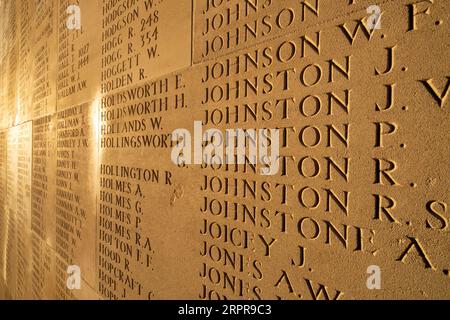 Mur des noms des disparus à Thiepval Mémorial des disparus de la somme Banque D'Images