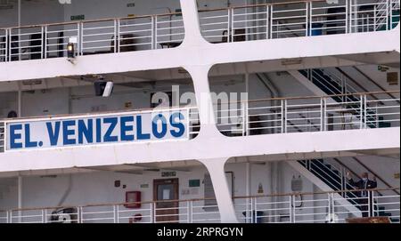 200403 -- LE PIRÉE, le 3 avril 2020 -- le ferry Eleftherios Venizelos est vu ancré au port du Pirée, en Grèce, le 3 avril 2020. La Grèce a signalé jeudi trois autres décès liés au nouveau coronavirus au cours des dernières 24 heures, portant le nombre total de décès à 53 depuis que le premier cas confirmé dans le pays a été annoncé le 26 février. GRÈCE-PIRÉE-FERRY-INFECTION-COVID-19 MariosxLolos PUBLICATIONxNOTxINxCHN Banque D'Images