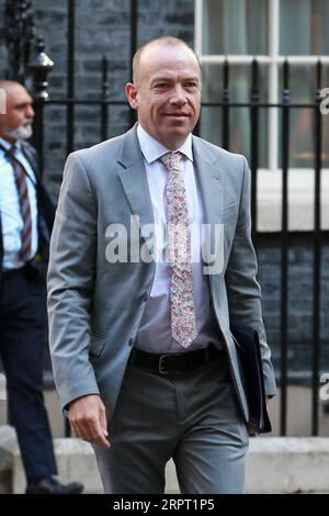 Londres, Royaume-Uni. 05 septembre 2023. Le secrétaire d'Irlande du Nord Chris Heaton-Harris quitte une réunion du cabinet au 10 Downing Street à Londres. (Photo Fred Duval/SOPA Images/Sipa USA) crédit : SIPA USA/Alamy Live News Banque D'Images