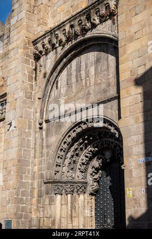 Détail de la façade sud de la cathédrale d'Ourense. Banque D'Images