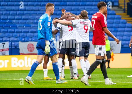 Ricardo Santos #5 de Bolton Wanderers célèbre son but lors du match du trophée EFL entre Bolton Wanderers et Salford City au Toughsheet Stadium, Bolton le mardi 5 septembre 2023. (Photo : Mike Morese | MI News) crédit : MI News & Sport / Alamy Live News Banque D'Images