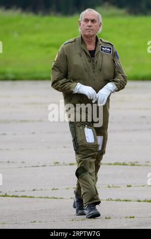 Sqn LDR Bob Tuxford. Squadron leader Robert Tuxford AFC, Royal Air Force RAF ayant roulé un avion Handley page Victor. Pilote vétéran de la guerre des Malouines Banque D'Images