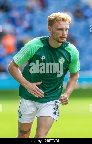 LIAM SCALES, qui joue en tant que défenseur de l'équipe écossaise Premier, club de football celte, participant à une séance d'entraînement et d'échauffement avant un match. Banque D'Images