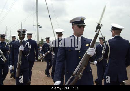 Visite de la secrétaire Gale Norton à Annapolis, Maryland, pour des cérémonies et des visites connexes marquant le transfert du phare Thomas point Shoal de la Garde côtière américaine à la ville d’Annapolis et à son partenaire à but non lucratif, la U.S. Lighthouse Society Banque D'Images