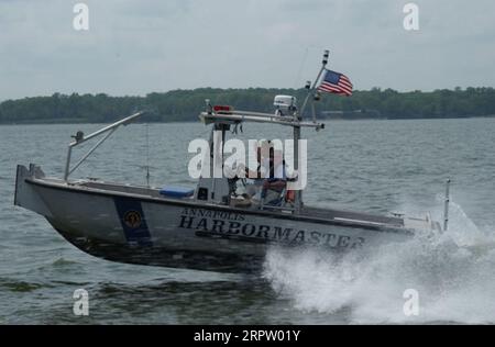 Visite de la secrétaire Gale Norton à Annapolis, Maryland, pour des cérémonies et des visites connexes marquant le transfert du phare Thomas point Shoal de la Garde côtière américaine à la ville d’Annapolis et à son partenaire à but non lucratif, la U.S. Lighthouse Society Banque D'Images