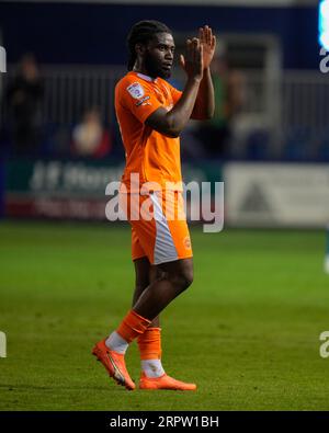 Barrow à Furness, Royaume-Uni. 05 septembre 2023. Kylian Kouassi #27 de Blackpool salue les supporters après le match du Trophée EFL Barrow vs Blackpool au SO Legal Stadium, Barrow-in-Furness, Royaume-Uni, le 5 septembre 2023 (photo Steve Flynn/News Images) à Barrow-in-Furness, Royaume-Uni le 9/5/2023. (Photo Steve Flynn/News Images/Sipa USA) crédit : SIPA USA/Alamy Live News Banque D'Images