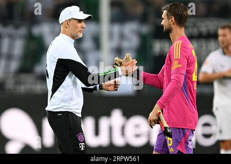 MONCHENGLADBACH - (de gauche à droite) Thomas Tuchel, entraîneur du FC Bayern Munich, Sven Ulreich, gardien de but du FC Bayern Munich lors du match de Bundesliga entre le Borussia Monchengladbach et le FC Bayern Munich au stade Borussia-Park le 2 septembre 2023 à Monchengladbach, Allemagne. ANP | taille néerlandaise | Gerrit van Keulen545954 Banque D'Images