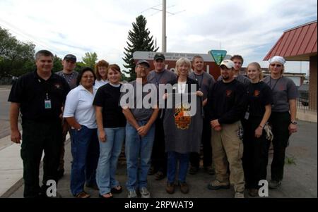 Secrétaire Gale Norton sur le terrain, avec le personnel du bureau de Vernal, Utah du Bureau of Land Management Banque D'Images