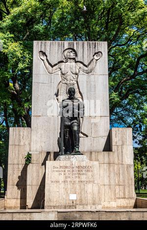 Statue de Don Pedro de Mendoza, fondateur de Buenos Aires dans le parc Lezama à Buenos Aires en Argentine Banque D'Images