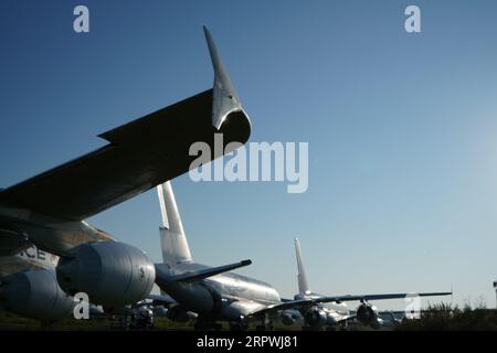 Cimetière d'avions, avions excédentaires aux besoins stockés à l'aéroport Tarbes Lourdes Pyrénées , juillet 2023 Banque D'Images