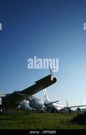 Cimetière d'avions, avions excédentaires aux besoins stockés à l'aéroport Tarbes Lourdes Pyrénées , juillet 2023 Banque D'Images