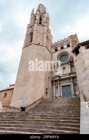 Vue extérieure de l'église de San Felix ou Sant Feliu à la Plaça de Catedral, Gérone, Espagne. Banque D'Images