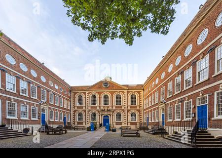 Construite en 1716-17, Bluecoat Chambers est aujourd'hui un centre créatif pour les galeries d'art, la musique, les expositions, les studios d'impression et les événements patrimoniaux Banque D'Images