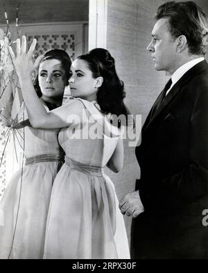 Elizabeth Taylor, Richard Burton, sur le plateau du film britannique, 'The V.I.P.s', MGM, 1963 Banque D'Images