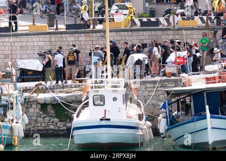 HÉRAKLION, CRÈTE, GRÈCE, 15 MAI 2023. L'équipe de tournage et de tournage du film Amazon Killer Heat au port vénitien d'Héraklion, en Crète, avec Joseph Banque D'Images