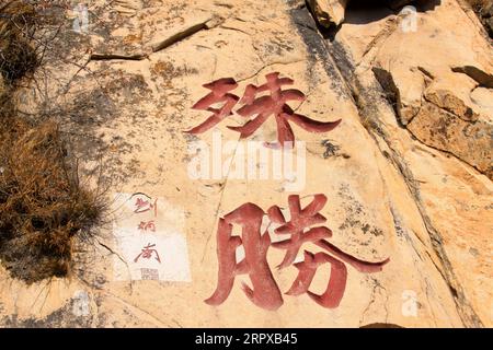 COMTÉ DE Ji - AVRIL 5 : mot 'special scénique spot' écrit sur le rocher, dans Panshan Mountain Scenic spot, 5 avril 2014, comté de ji, tianjin, Chine. Banque D'Images