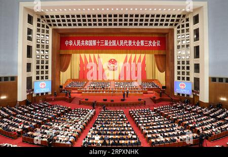 200530 -- BEIJING, le 30 mai 2020 -- la réunion de clôture de la troisième session du 13e Congrès national populaire de Chine se tient au Grand Hall du peuple à Beijing, capitale de la Chine, le 28 mai 2020. Xinhua Headlines : la Chine renforce l'économie mondiale en stabilisant les chaînes d'approvisionnement, en développant la coopération B&R WangxYe PUBLICATIONxNOTxINxCHN Banque D'Images