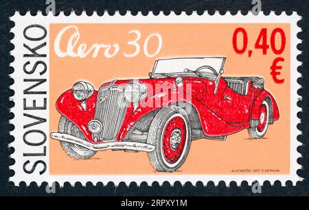 Série monuments techniques : voitures historiques – Aero 30. Timbre-poste émis en Slovaquie en 2011. Banque D'Images