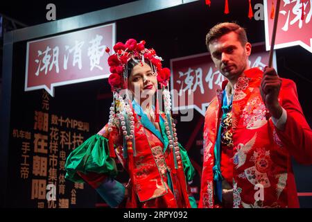 200608 -- PÉKIN, le 8 juin 2020 -- des mannequins posent dans un centre commercial de Pékin, capitale de la Chine, le 6 juin 2020. PHOTOS XINHUA DU JOUR ChenxZhonghao PUBLICATIONxNOTxINxCHN Banque D'Images