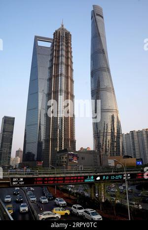 200609 -- PÉKIN, le 9 juin 2020 -- une photo prise le 9 avril 2020 montre la région de Lujiazui à Shanghai, dans l'est de la Chine. POUR ALLER AVEC XINHUA TITRES DU 9 JUIN 2020 CHINE-DELTA DU FLEUVE YANGTZE-INVESTISSEMENT GLOBAL CN CHENXFEI PUBLICATIONXNOTXINXCHN Banque D'Images