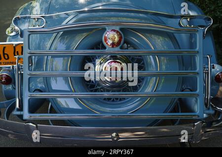 Packard Twelve porte-bagages, vue arrière, voiture montrée garée à Lacey Park. Banque D'Images