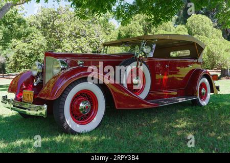 1930s Packard 8 montré garé sur l'herbe à Lacey Park Banque D'Images