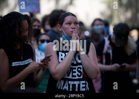 200620 -- NEW YORK, 20 juin 2020 Xinhua -- des manifestants prennent part à une manifestation de Black Lives Matter commémorant le dix-septième juin dans le quartier de Brooklyn à New York, aux États-Unis, le 19 juin 2020. Vendredi, les New-Yorkais ont marqué le dix-septième juin, le jour commémorant l'émancipation des Afro-Américains asservis, avec des marches et des protestations alors que le pays connaît un nouveau moment de prise en compte de l'injustice raciale. Photo de Michael Nagle/Xinhua U.S.-NEW YORK-JUNETEENTH-DÉMONSTRATION PUBLICATIONxNOTxINxCHN Banque D'Images