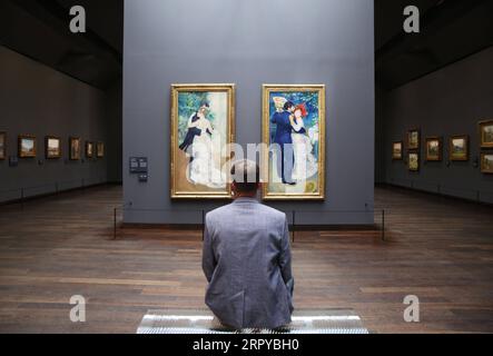200624 --PÉKIN, le 24 juin 2020 -- Un visiteur visite le Musée d'Orsay alors que le musée rouvre au public à Paris, France, le 23 juin 2020. PHOTOS XINHUA DU JOUR GaoxJing PUBLICATIONxNOTxINxCHN Banque D'Images