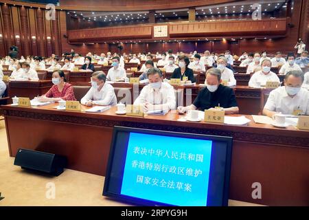 200701 -- BEIJING, le 1 juillet 2020 -- la réunion plénière de la 20e session du Comité permanent de l Assemblée populaire nationale du 13e Congrès national se tient à Beijing, capitale de la Chine, le 30 juin 2020. POUR ALLER AVEC LES TITRES XINHUA DU 1 JUILLET 2020 CHINA-HONG KONG-ANNIVERSARY-CELEBRATION CN LIUXWEIBING PUBLICATIONXNOTXINXCHN Banque D'Images