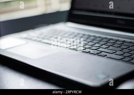Gros plan d'un clavier d'ordinateur portable mise au point sélective, gros plan d'un clavier d'ordinateur Banque D'Images