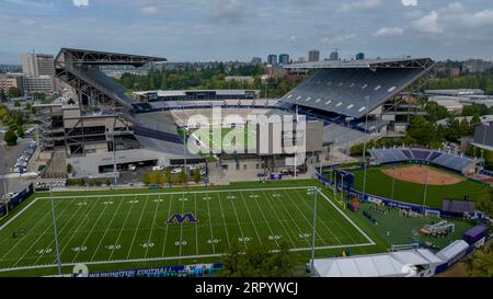 Seattle, WA, États-Unis. 5 septembre 2023. Vue aérienne du Husky Stadium (officiellement Alaska Airlines Field au Husky Stadium à des fins de parrainage) est un stade de football en plein air situé dans le nord-ouest des États-Unis, sur le campus de l'Université de Washington à Seattle, Washington. (Image de crédit : © Walter G Arce SR Grindstone Medi/ASP) USAGE ÉDITORIAL SEULEMENT! Non destiné à UN USAGE commercial ! Banque D'Images