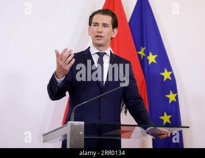 200721 -- VIENNE, le 21 juillet 2020 Xinhua -- le chancelier autrichien Sebastian Kurz prend la parole lors d'une conférence de presse à Vienne, en Autriche, le 21 juillet 2020. Les masques seront à nouveau obligatoires à partir de vendredi dans les banques, les supermarchés et les bureaux de poste en Autriche, a annoncé mardi le gouvernement. Andy Wenzel/BKA/document via Xinhua AUTRICHE-VIENNE-CHANCELIER-COVID-19-MASQUES-OBLIGATOIRE PUBLICATIONxNOTxINxCHN Banque D'Images