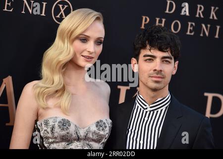 Los Angeles, inconnue. 06 septembre 2023. La photo du dossier datée du 04 juin 2019 montre Sophie Turner et Joe Jonas assistent à la première de 'Dark Phoenix' de 20th Century Fox au TCL Chinese Theatre à Los Angeles, Californie, États-Unis. Joe Jonas et Sophie Turner se séparent. Le chanteur a déposé une demande de divorce en Floride mardi dans le comté de Miami Dade. La pétition déclare que le mariage est « irrémédiablement rompu » comme motif de dissolution. Photo de Lionel Hahn/ABACAPRESS.COM crédit : Abaca Press/Alamy Live News Banque D'Images