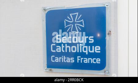 Bordeaux , France - 09 01 2023 : secours catholique caritas france logo signe et texte de marque de l'aide catholique française solidarité Homeless and RE Banque D'Images