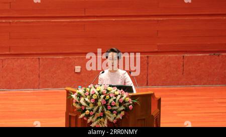 200821 -- NAY PYI TAW, 21 août 2020 -- Aung San Suu Kyi, conseillère d'État du Myanmar et présidente du Centre de réconciliation nationale et de paix, formule des observations finales lors de la quatrième session de la Conférence de paix de l'Union-21st Century Panglong à Nay Pyi Taw, Myanmar, le 21 août 2020. La session s'est achevée vendredi avec la signature de la troisième partie de l'accord de l'Union. MYANMAR-NAY PYI TAW-PANGLONG CONFÉRENCE DE PAIX-CONCLUSION ZHANGXDONGQIANG PUBLICATIONXNOTXINXCHN Banque D'Images