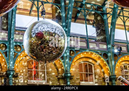 Meilleurs magasins de Noël à Londres Jubilee et Apple Market à Covent Garden, centre de Londres Banque D'Images