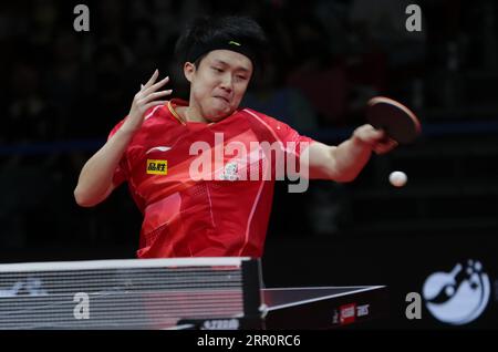 PyeongChang, Corée du Sud. 6 septembre 2023. Wang Chuqin, de Chine, fait un retour à Jang Woojin, de Corée du Sud, lors du match de demi-finale des équipes masculines entre la Chine et la Corée du Sud au 26e Championnat ITTF-Asian de tennis de table à Pyeongchang, Corée du Sud, le 6 septembre 2023. Crédit : James Lee/Xinhua/Alamy Live News Banque D'Images