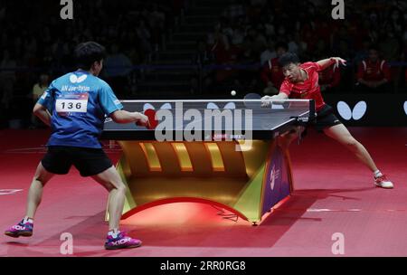 PyeongChang, Corée du Sud. 6 septembre 2023. Ma long (R) de Chine fait un retour à un Jaehyun de Corée du Sud lors du match de demi-finale des équipes masculines entre la Chine et la Corée du Sud lors du 26e ITTF-Asian Table tennis Championships à Pyeongchang, Corée du Sud, le 6 septembre 2023. Crédit : James Lee/Xinhua/Alamy Live News Banque D'Images