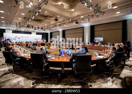 200827 -- BERLIN, 27 août 2020 -- une photo prise le 26 août 2020 montre une vue d'une réunion informelle des ministres de la Défense de l'UE à Berlin, capitale de l'Allemagne. Josep Borrell, le haut représentant de l'Union européenne pour les affaires étrangères et la politique de sécurité, a déclaré mercredi qu'il présenterait un large éventail d'options pour résoudre les différends en Méditerranée orientale sur les gisements de gaz naturel. /Bundeswehr/document via Xinhua ALLEMAGNE-BERLIN-RÉUNION INFORMELLE DES MINISTRES DE LA DÉFENSE DE l'UE TorstenxKraatz PUBLICATIONxNOTxINxCHN Banque D'Images