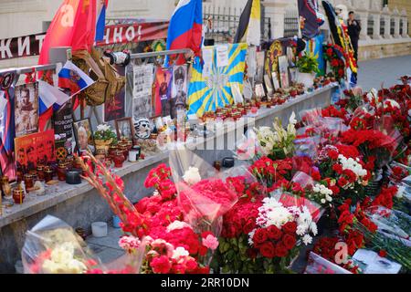 Mémorial national spontané pour les soldats tombés au combat des PMCS Wagner à Moscou. Mémorial des soldats de la compagnie militaire privée Yevgeny Prigozhi Banque D'Images