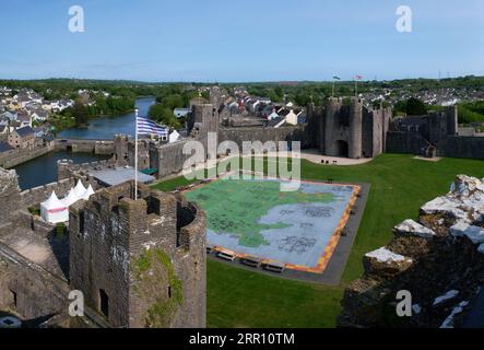 La Grande carte du pays de Galles depuis le haut du Grand donjon du château de Pembroke Banque D'Images