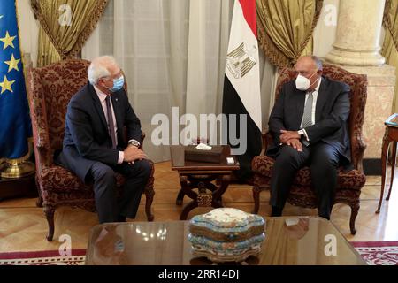 Actualités Bilder des Tages 200903 -- LE CAIRE, le 3 septembre 2020 -- le ministre égyptien des Affaires étrangères Sameh Shoukry R rencontre Josep Borrell, haut représentant de l'UE pour les Affaires étrangères et la politique de sécurité, au Caire, en Égypte, le 3 septembre 2020. Borrell s est entretenu jeudi avec Sameh Shoukry au Caire sur des questions régionales telles que la crise libyenne, la question palestinienne et le barrage éthiopien construit sur le Nil. Str/Xinhua EGYPT-CAIRO-FM-eu-JOSEP BORRELL-VISIT Stringer PUBLICATIONxNOTxINxCHN Banque D'Images