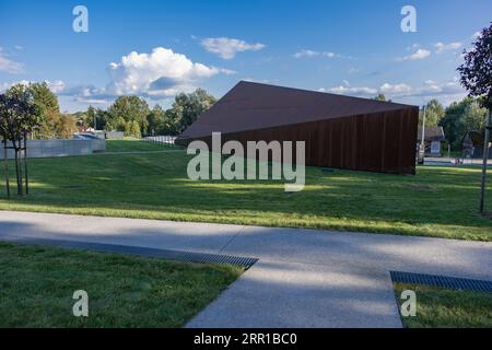 Markowa, Pologne - septembre 2023, Musée de la famille ULMA des Polonais sauvant les Juifs dans la Seconde Guerre mondiale, arrière du bâtiment vu de l'extérieur, Ulmowie z Markowej, Banque D'Images