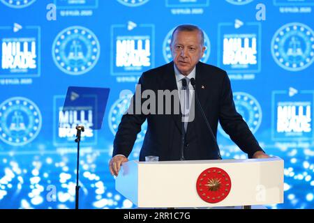 Actualités Themen der Woche KW37 200912 -- ISTANBUL, 12 septembre 2020 -- le président turc Recep Tayyip Erdogan prend la parole lors d'un symposium à Istanbul, Turquie, le 12 septembre 2020. Erdogan a mis en garde samedi son homologue français Emmanuel Macron sur l opposition de ce dernier aux activités maritimes de la Turquie en Méditerranée orientale. TURQUIE-ISTANBUL-PRÉSIDENT-E. MED DISPUTE Xinhua PUBLICATIONxNOTxINxCHN Banque D'Images