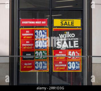 Wimbledon, Londres, Royaume-Uni. 6 septembre 2023. La vente de Wilko Administration se poursuit alors que B&M annonce l'achat de 51 magasins de la société pour 13 millions de livres sterling. Beaucoup des 349 magasins restants restent ouverts alors qu'un acheteur est recherché pour eux. Crédit : Malcolm Park/Alamy Live News Banque D'Images