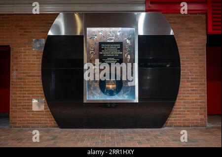 Mémorial du 50e anniversaire de la catastrophe de Munich au stade Old Trafford de Manchester United à Manchester, Royaume-Uni Banque D'Images