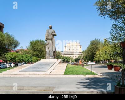 Erevan, Arménie - 21 août 2023 : Monument au héros du mouvement de libération nationale arménien du début du 20e siècle, Garegin Nzhdeh. C'était erecte Banque D'Images